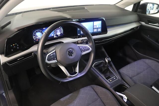 Volkswagen GOLF 1.0 TSI Life | Camera | Adaptieve cruise control | Navigatie | LED | Climatronic |