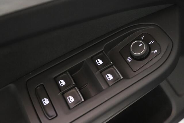 Volkswagen GOLF 1.0 TSI Life | Camera | Adaptieve cruise control | Navigatie | LED | Climatronic |