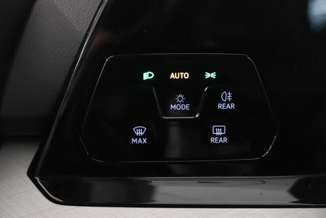 Volkswagen GOLF 1.0 TSI Life | Camera | Adaptieve cruise control | Navigatie | LED | Climatronic |