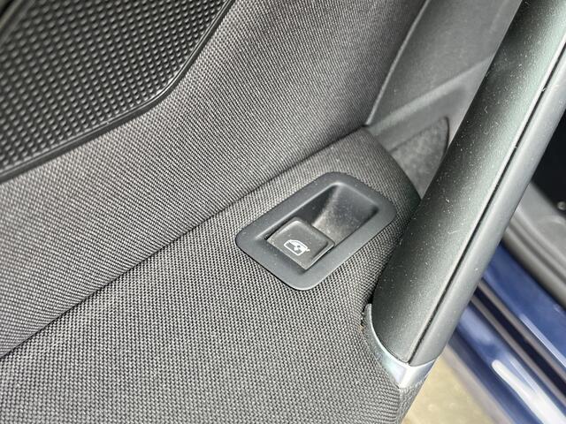 Volkswagen GOLF 1.0 TSI Connected Series App-Connect, Cruise Control & Trekhaak