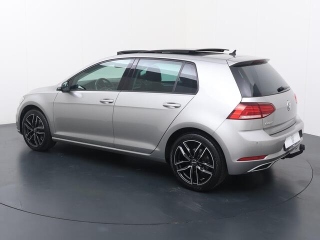 Volkswagen GOLF 1.5 TSI Highline Business R | 150 PK | Automaat | Trekhaak afneembaar | Elektrisch Panorama dak