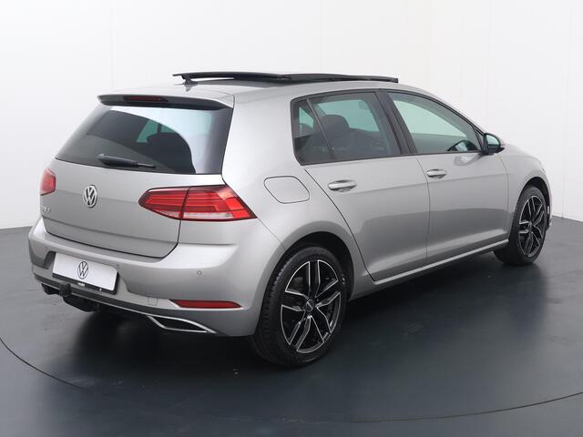 Volkswagen GOLF 1.5 TSI Highline Business R | 150 PK | Automaat | Trekhaak afneembaar | Elektrisch Panorama dak