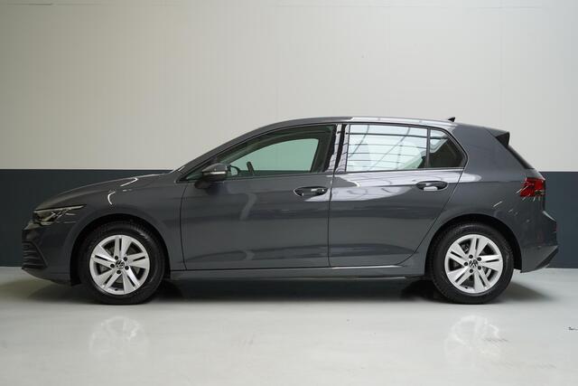 Volkswagen GOLF 1.0 eTSI 110pk Life Automaat | Navigatie | Climate control | Lm velgen | Parkeersensoren