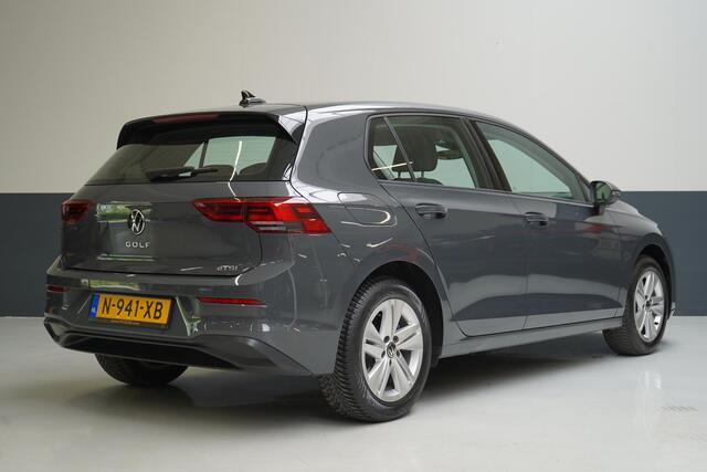 Volkswagen GOLF 1.0 eTSI 110pk Life Automaat | Navigatie | Climate control | Lm velgen | Parkeersensoren
