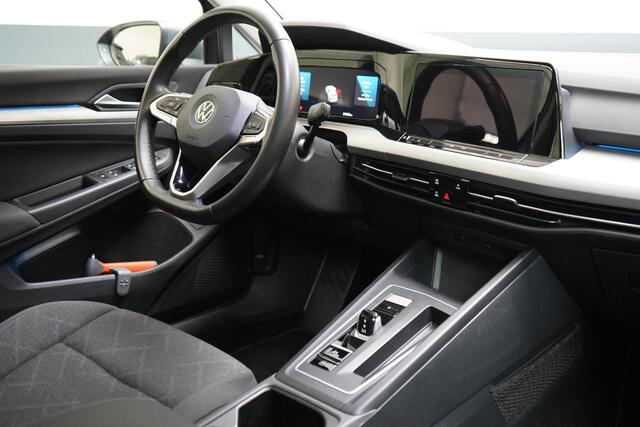 Volkswagen GOLF 1.0 eTSI 110pk Life Automaat | Navigatie | Climate control | Lm velgen | Parkeersensoren