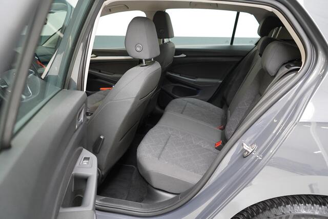 Volkswagen GOLF 1.0 eTSI 110pk Life Automaat | Navigatie | Climate control | Lm velgen | Parkeersensoren