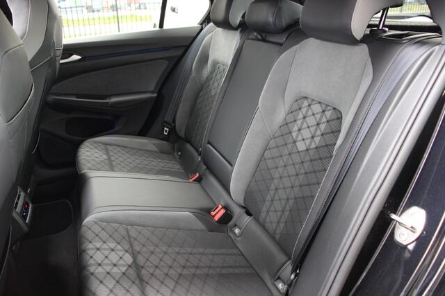 Volkswagen GOLF 1.5 eTSI R-Line Business | ACC | Pano. | Camera | DAB | Sfeerverlichting