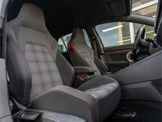 Volkswagen GOLF 2.0 TSI GTI HANDGESCHAKELD IQ LIGHT CAMERA 18 INCH LED MISTLAMP APPLE CARPLAY