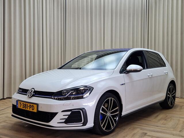 Volkswagen GOLF 7.5 1.4 GTE *Limited Edition 099/200* Matrix LED / Leder / Virtual / Afn. Trekhaak / Memory / Keyless / Carplay / Camera / 18'' LMV