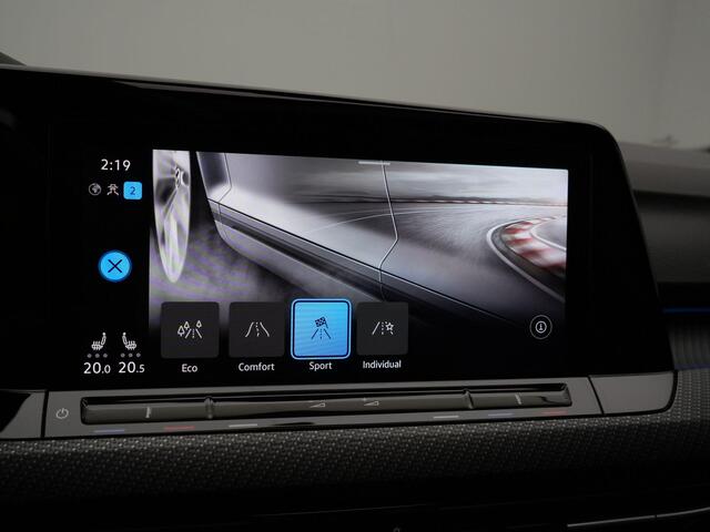 Volkswagen GOLF 1.5 eTSI 150 pk DSG R-Line | Panoramadak | IQ Light | Stuur-/stoelverwarming | Achteruitrijcamera | Navigatie