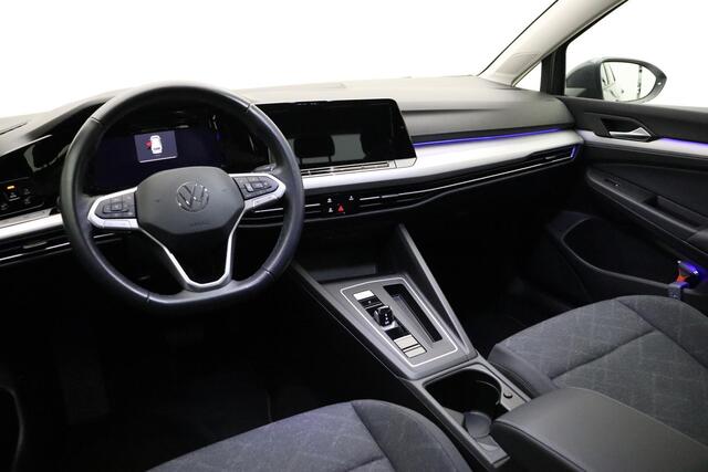 Volkswagen GOLF Variant 1.0 eTSI Life 110 PK | Automaat | Cruise Control | Navigatie | Licht metalen velgen | Parkeersensor | Bluetooth | DAB+ | 1e eigenaar