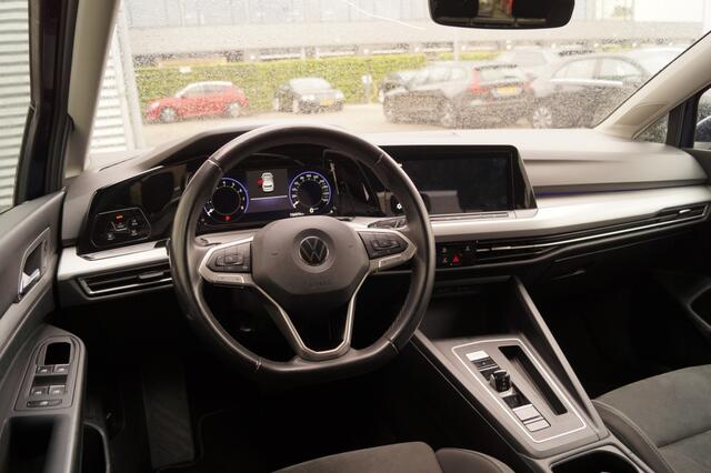 Volkswagen GOLF 1.0 eTSI DSG Life Edition -LED-ECC-PDC-NAVI-