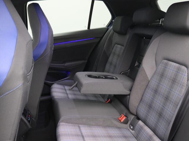 Volkswagen GOLF 1.5 eHybrid GTE 272PK DSG Adaptieve Cruise Controle, Side Assist, Achteruitrijcamera, Stoel-Stuurverwarming, Navi via Apple Carplay/Android Auto, Matrix-LED verlichting, Trekhaak, 18" LM Velgen