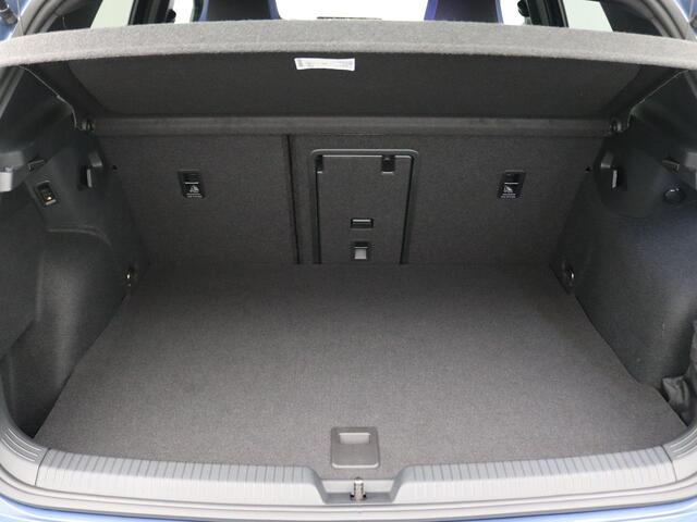 Volkswagen GOLF 1.5 eHybrid GTE 272PK DSG Adaptieve Cruise Controle, Side Assist, Achteruitrijcamera, Stoel-Stuurverwarming, Navi via Apple Carplay/Android Auto, Matrix-LED verlichting, Trekhaak, 18" LM Velgen