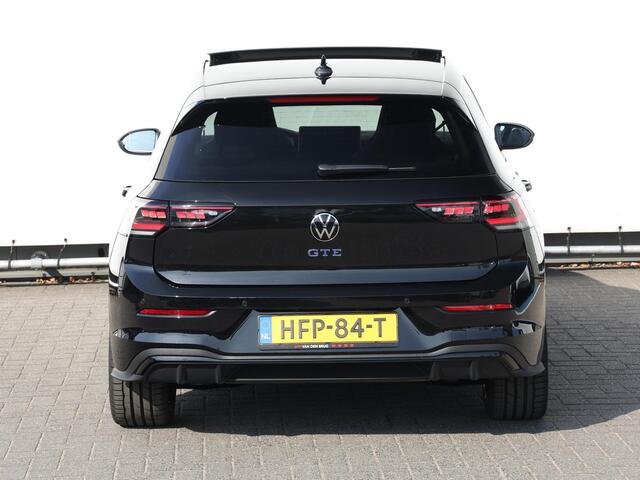 Volkswagen GOLF 1.5 eHybrid GTE 272PK | Led Matrix | DCC | Panoramadak | Black style | Keyless | Head-up display | Trekhaak