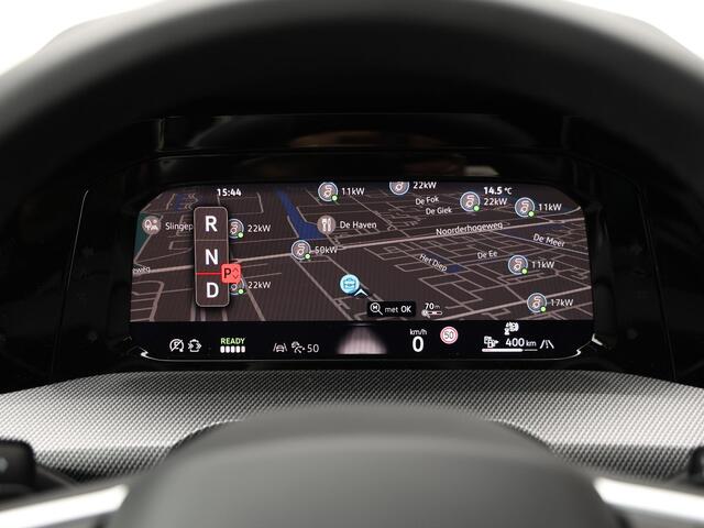 Volkswagen GOLF 1.5 eHybrid GTE 272PK | Led Matrix | DCC | Panoramadak | Black style | Keyless | Head-up display | Trekhaak