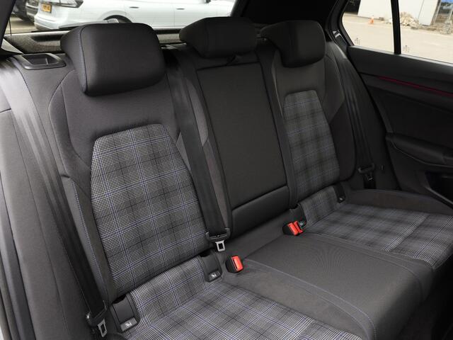 Volkswagen GOLF 1.5 eHybrid GTE 272PK | Led Matrix | DCC | Panoramadak | Black style | Keyless | Head-up display | Trekhaak