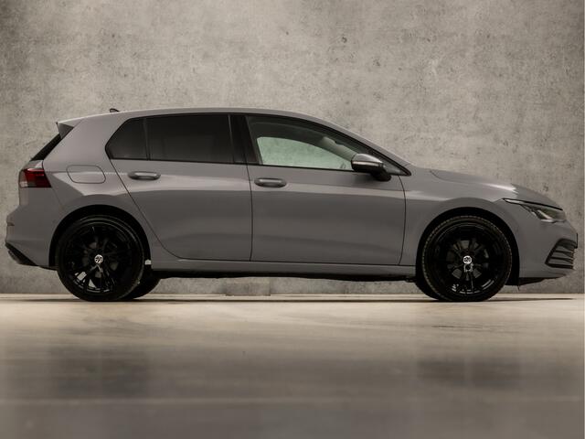 Volkswagen GOLF 1.0 eTSI Sport Automaat (APPLE CARPLAY, GROOT NAVI, STUUR/STOELVERWARMING, GETINT GLAS, SPORTSTOELEN, PARKEERSENSOREN, ADAPTIVE CRUISE, DAB+, NIEUWE APK, NIEUWSTAAT)