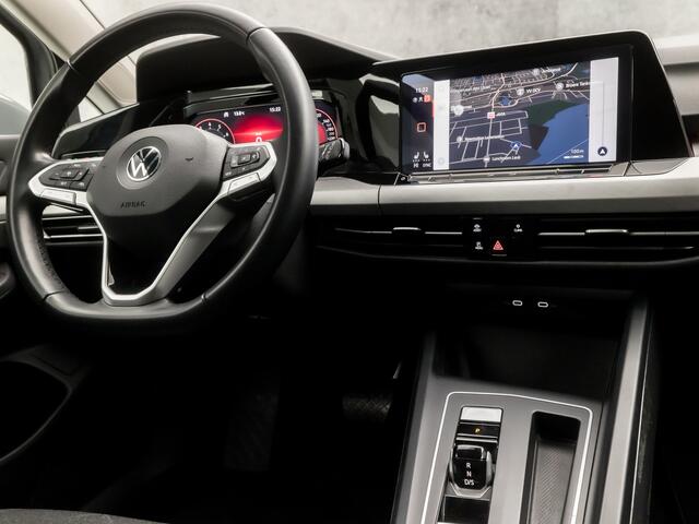 Volkswagen GOLF 1.0 eTSI Sport Automaat (APPLE CARPLAY, GROOT NAVI, STUUR/STOELVERWARMING, GETINT GLAS, SPORTSTOELEN, PARKEERSENSOREN, ADAPTIVE CRUISE, DAB+, NIEUWE APK, NIEUWSTAAT)