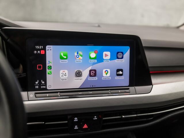 Volkswagen GOLF 1.0 eTSI Sport Automaat (APPLE CARPLAY, GROOT NAVI, STUUR/STOELVERWARMING, GETINT GLAS, SPORTSTOELEN, PARKEERSENSOREN, ADAPTIVE CRUISE, DAB+, NIEUWE APK, NIEUWSTAAT)