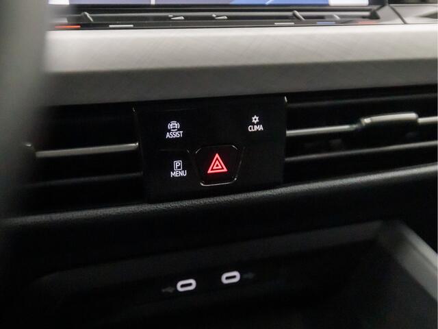Volkswagen GOLF 1.0 eTSI Sport Automaat (APPLE CARPLAY, GROOT NAVI, STUUR/STOELVERWARMING, GETINT GLAS, SPORTSTOELEN, PARKEERSENSOREN, ADAPTIVE CRUISE, DAB+, NIEUWE APK, NIEUWSTAAT)