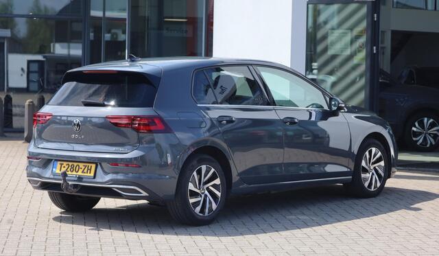 Volkswagen GOLF 1.4 eHybrid Style 204PK / 150kW, Panoramadak, LED Matrix (IQ.Lights), achteruitrijcamera (rear view), parkeersensoren voor en achter (pdc), extra getint glas (privacy glas), adaptieve cruise control (acc), verwarmbare voorstoelen, verwarmbaar stuurwiel, n