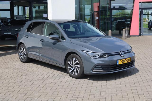Volkswagen GOLF 1.4 eHybrid Style 204PK / 150kW, Panoramadak, LED Matrix (IQ.Lights), achteruitrijcamera (rear view), parkeersensoren voor en achter (pdc), extra getint glas (privacy glas), adaptieve cruise control (acc), verwarmbare voorstoelen, verwarmbaar stuurwiel, n