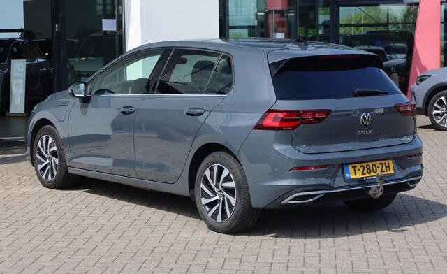 Volkswagen GOLF 1.4 eHybrid Style 204PK / 150kW, Panoramadak, LED Matrix (IQ.Lights), achteruitrijcamera (rear view), parkeersensoren voor en achter (pdc), extra getint glas (privacy glas), adaptieve cruise control (acc), verwarmbare voorstoelen, verwarmbaar stuurwiel, n