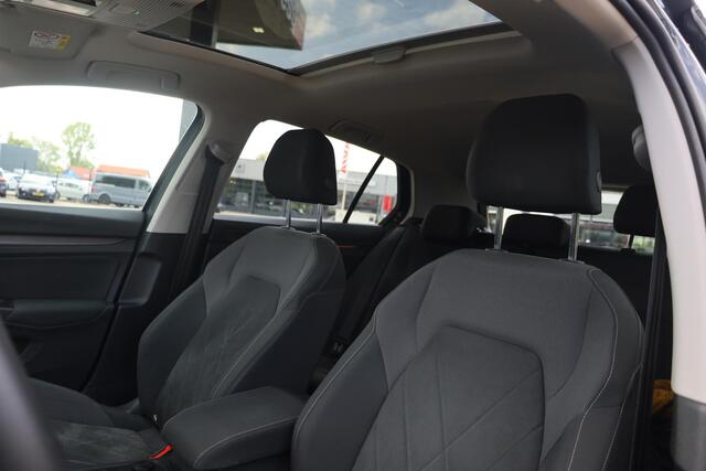 Volkswagen GOLF 1.4 eHybrid Style 204PK / 150kW, Panoramadak, LED Matrix (IQ.Lights), achteruitrijcamera (rear view), parkeersensoren voor en achter (pdc), extra getint glas (privacy glas), adaptieve cruise control (acc), verwarmbare voorstoelen, verwarmbaar stuurwiel, n
