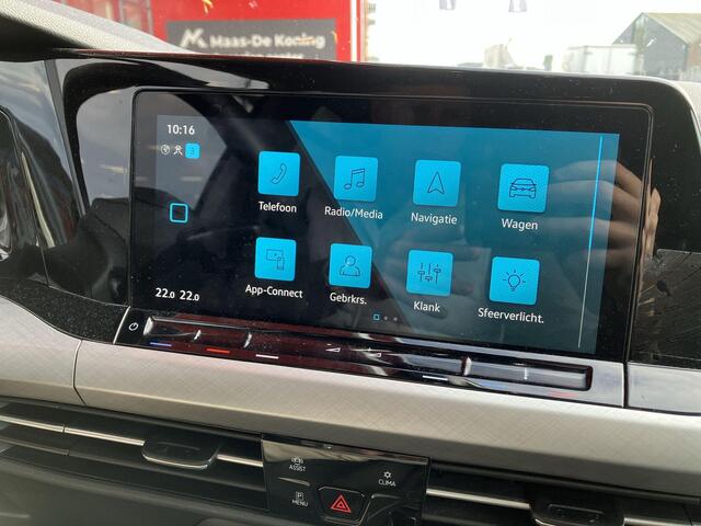 Volkswagen GOLF Variant 1.0 eTSI 110pk DSG Life · Camera · Inklap. Trekhaak · Apple/Android Car Play · ACC · Sfeerverlichting · Navigatie · Verkeersbord Detectie · Garantie t/m 20-01-2027 of 100.000km