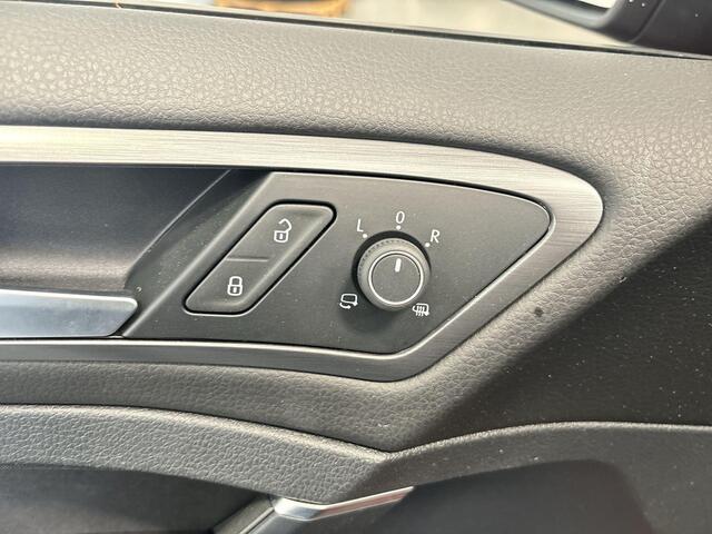 Volkswagen GOLF Variant 1.0 Tsi 115pk DSG Highline · Apple/Android Car Play · Navi · ACC · P-Sensoren · 16'' Inch ·