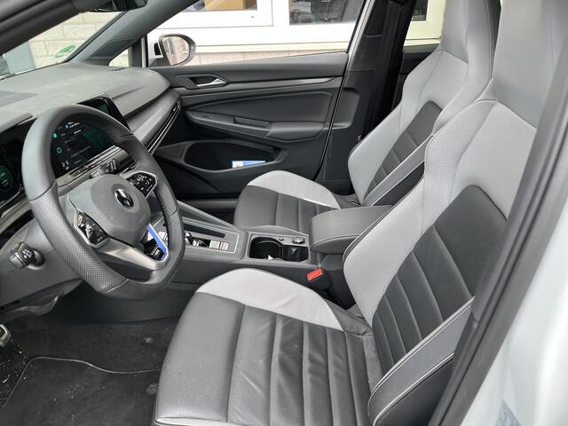 Volkswagen GOLF 1.4 eHybrid GTE / AUTOMAAT/ PANO/ LEDER/ MATRIX/ KEYLESS/ 18" LMV/ ADAPT. CRUISE/ STOEL-STUUR VERWARM./ NAVI/ APP-CONNECT