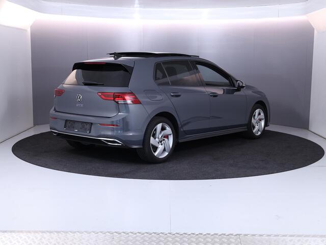 Volkswagen GOLF 1.4 eHybrid GTE 245 pk Automaat (DSG) | Navigatie | Panoramadak | Parkeersensoren | Adaptieve cruise control | Stoelverwarming |