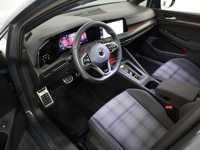 Volkswagen GOLF 1.4 eHybrid GTE 245 pk Automaat (DSG) | Navigatie | Panoramadak | Parkeersensoren | Adaptieve cruise control | Stoelverwarming |