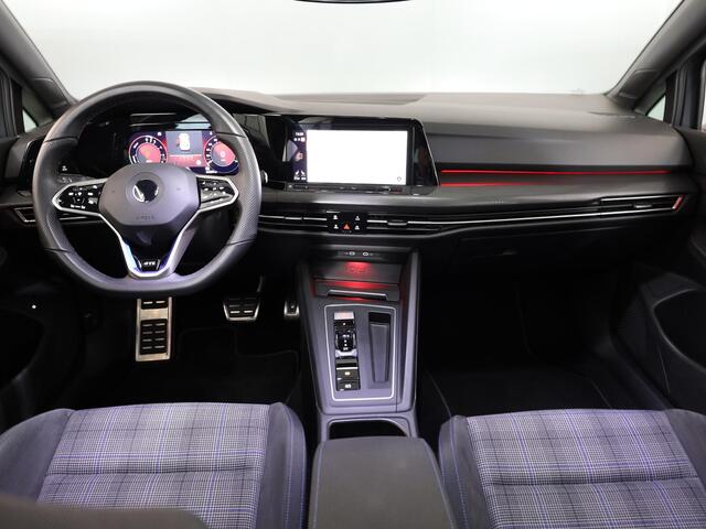Volkswagen GOLF 1.4 eHybrid GTE 245 pk Automaat (DSG) | Navigatie | Panoramadak | Parkeersensoren | Adaptieve cruise control | Stoelverwarming |