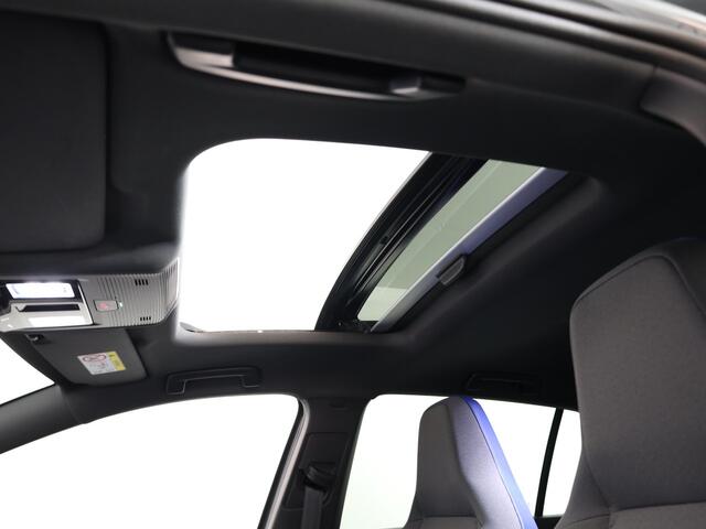 Volkswagen GOLF 1.4 eHybrid GTE 245 pk Automaat (DSG) | Navigatie | Panoramadak | Parkeersensoren | Adaptieve cruise control | Stoelverwarming |