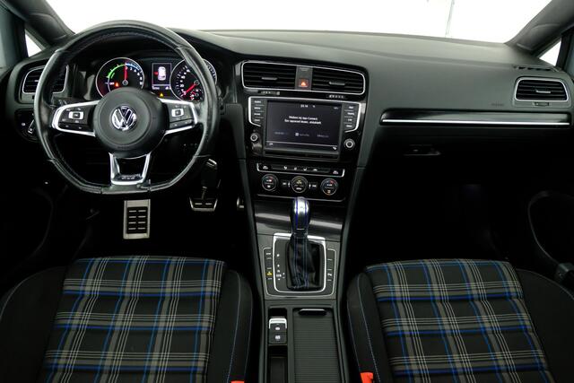 Volkswagen GOLF 1.4 TSI GTE | SCHUIF-KANTEL | CARPLAY |