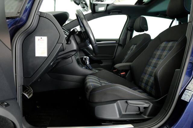 Volkswagen GOLF 1.4 TSI GTE | SCHUIF-KANTEL | CARPLAY |