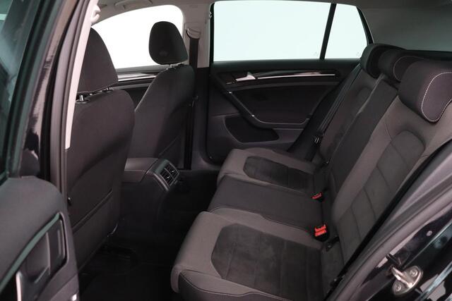 Volkswagen GOLF 1.4 TSI Highline | Stoelverwarming | Camera | Full LED | Adaptive cruise | Carplay | Climate control | Parkeerhulp | Bluetooth