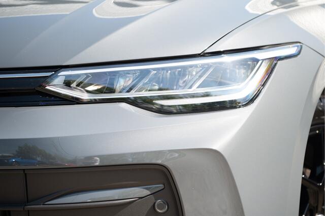Volkswagen GOLF 8.5 1.5 TSI Life Edition | Org. NL | Navi by App | Camera | Stoelverw. | 4 season | 18"