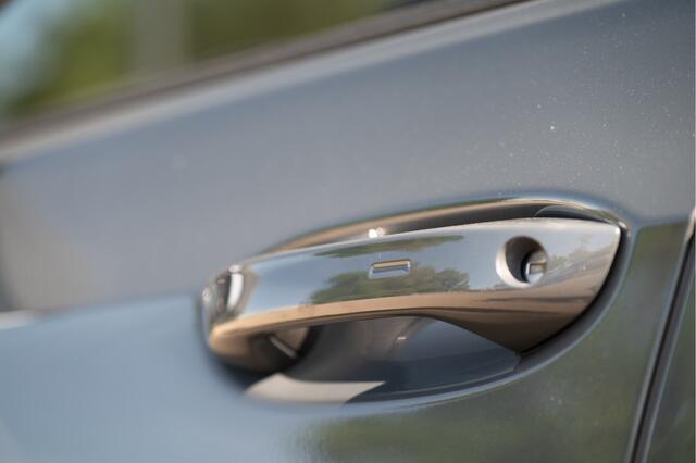 Volkswagen GOLF 8.5 1.5 TSI Life Edition | Org. NL | Navi by App | Camera | Stoelverw. | 4 season | 18"