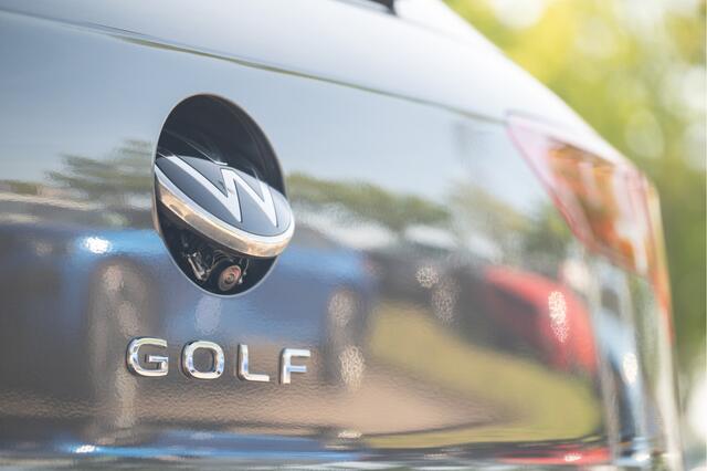 Volkswagen GOLF 8.5 1.5 TSI Life Edition | Org. NL | Navi by App | Camera | Stoelverw. | 4 season | 18"