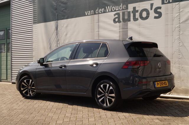 Volkswagen GOLF 2.0 TDI Life United -LED-ECC-DAB-NAVI-PDC-