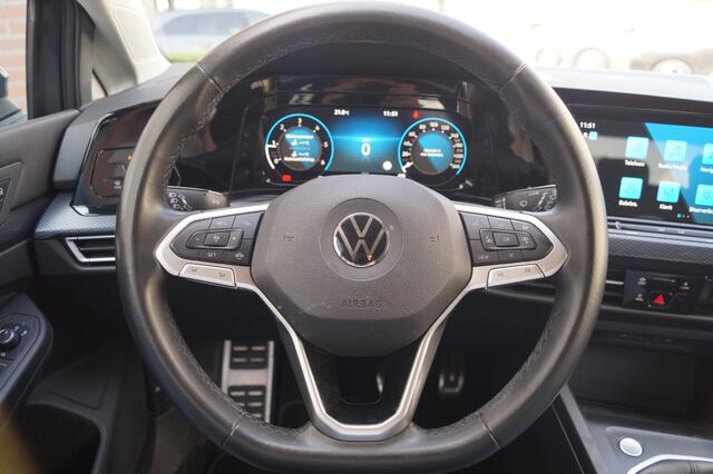 Volkswagen GOLF 2.0 TDI Life United -LED-ECC-DAB-NAVI-PDC-