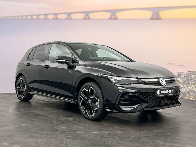 Volkswagen GOLF 1.5 eTSI R-Line Edition 150pk Black Style pakket & Panoramisch schuif-, kanteldak, elektrisch bedienbaar