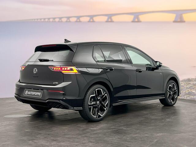 Volkswagen GOLF 1.5 eTSI R-Line Edition 150pk Black Style pakket & Panoramisch schuif-, kanteldak, elektrisch bedienbaar
