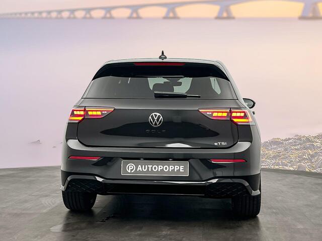 Volkswagen GOLF 1.5 eTSI R-Line Edition 150pk Black Style pakket & Panoramisch schuif-, kanteldak, elektrisch bedienbaar