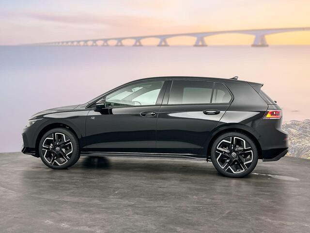 Volkswagen GOLF 1.5 eTSI R-Line Edition 150pk Black Style pakket & Panoramisch schuif-, kanteldak, elektrisch bedienbaar