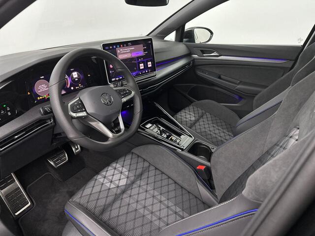 Volkswagen GOLF 1.5 eTSI R-Line Edition 150pk Black Style pakket & Panoramisch schuif-, kanteldak, elektrisch bedienbaar