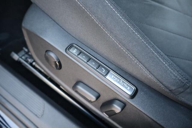 Volkswagen GOLF 1.0 eTSI | Geen import | Navi | Camera | Massage